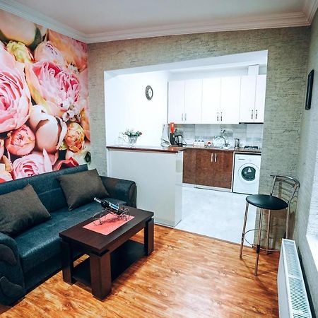 Second House Rustaveli Apartment Tbilisi Ngoại thất bức ảnh