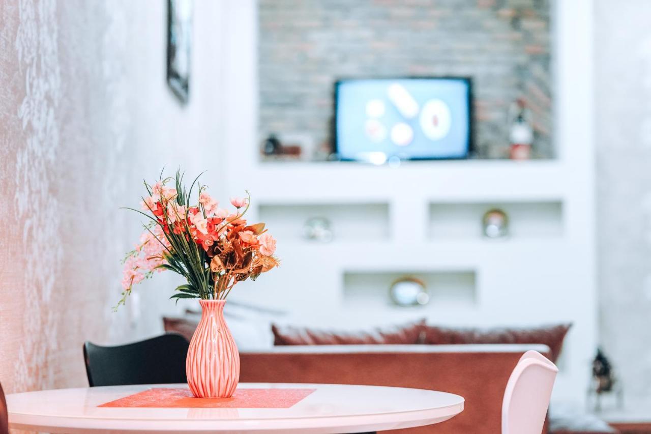 Second House Rustaveli Apartment Tbilisi Ngoại thất bức ảnh