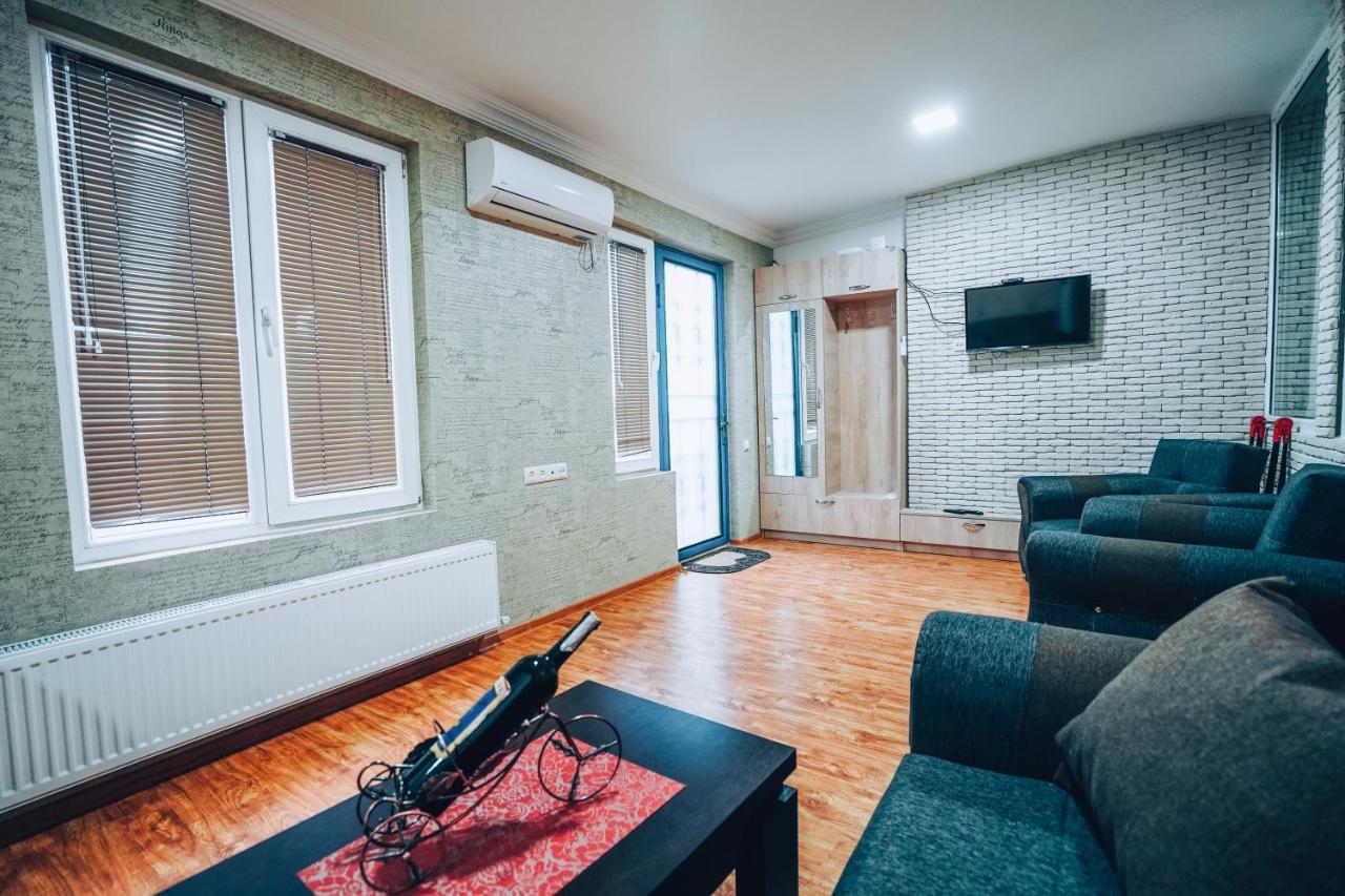 Second House Rustaveli Apartment Tbilisi Ngoại thất bức ảnh