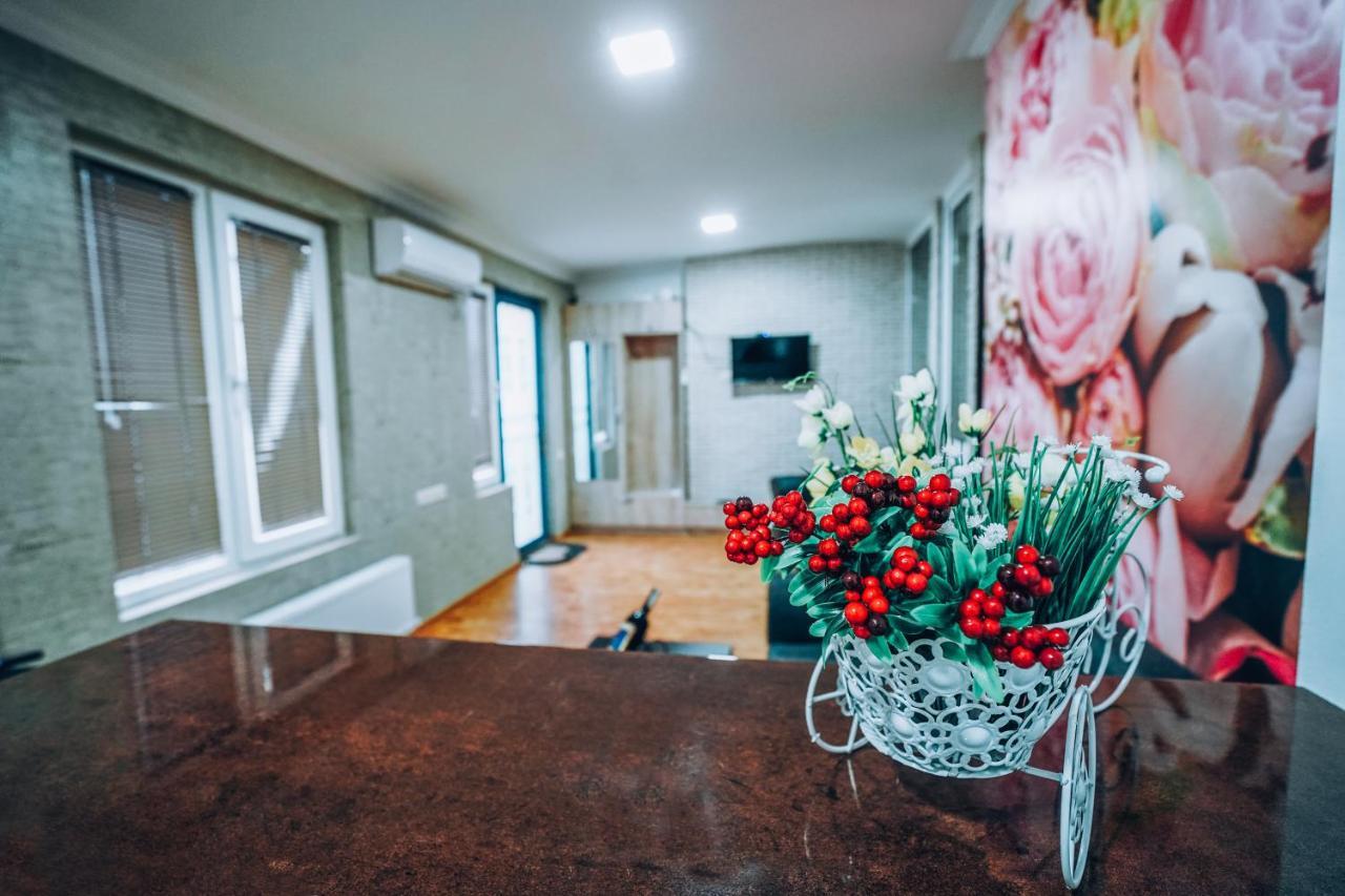 Second House Rustaveli Apartment Tbilisi Ngoại thất bức ảnh