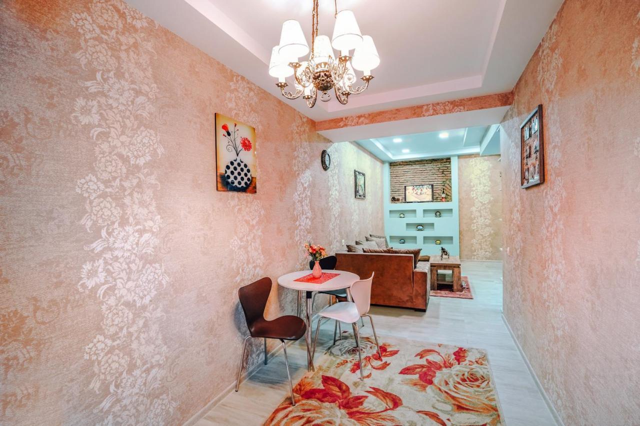 Second House Rustaveli Apartment Tbilisi Ngoại thất bức ảnh