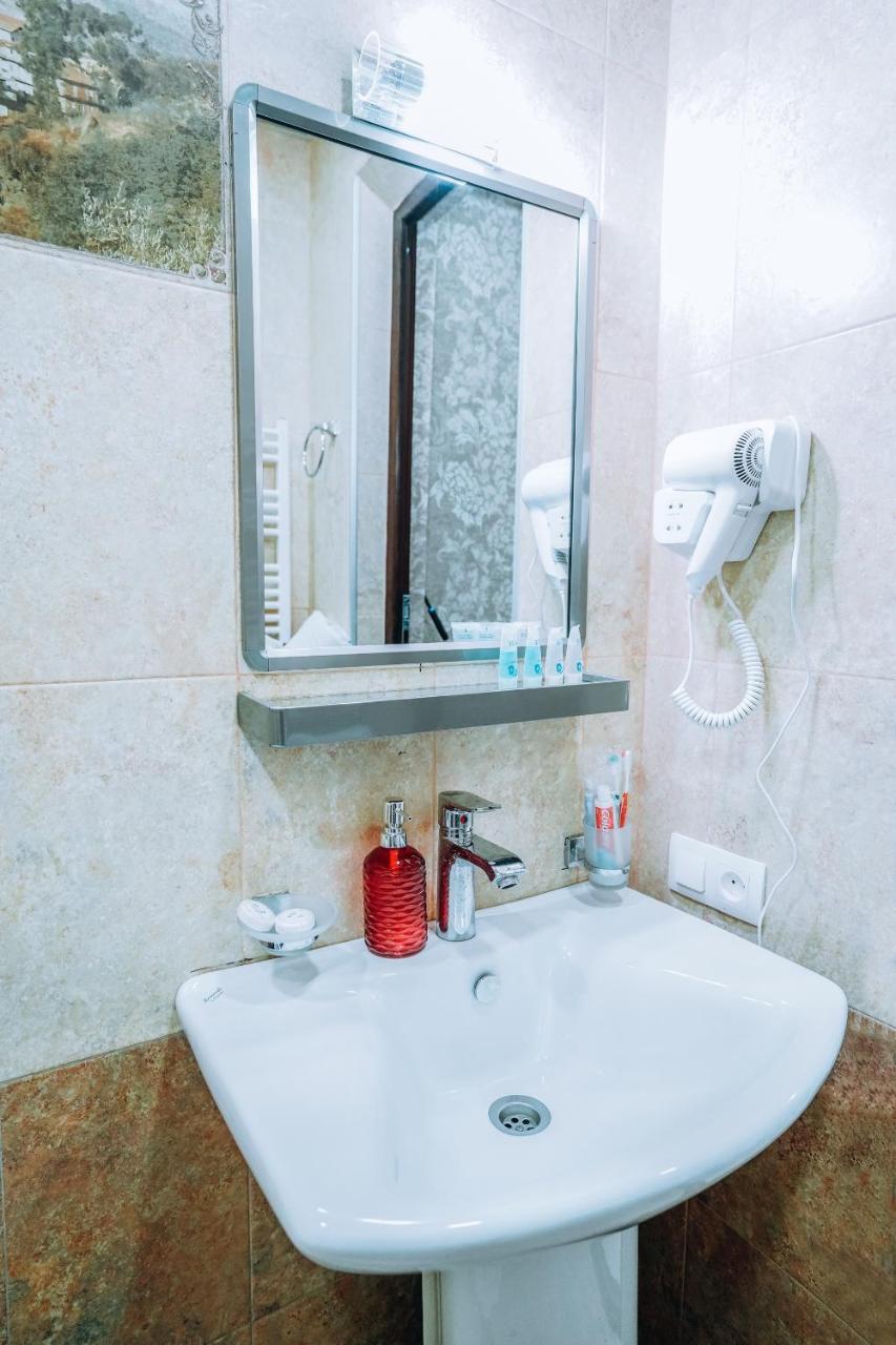 Second House Rustaveli Apartment Tbilisi Ngoại thất bức ảnh
