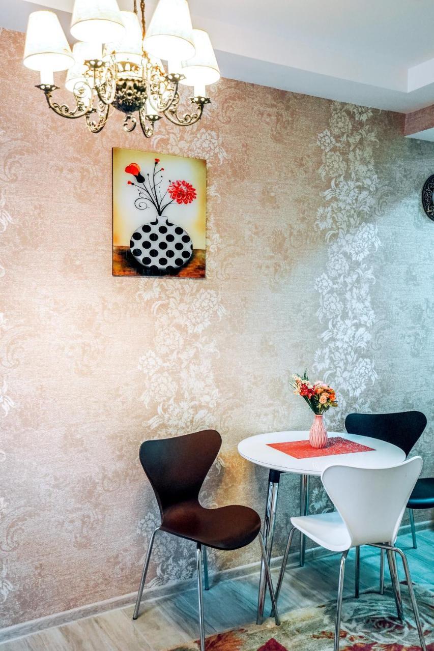 Second House Rustaveli Apartment Tbilisi Ngoại thất bức ảnh